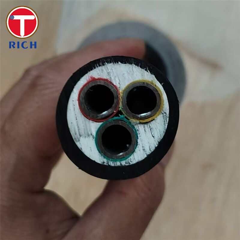 Tubo sin costuras de acero inoxidable de núcleo múltiple con recubrimiento de plástico para la construcción naval en los grados 304L/316L/Duplex 2205 y técnicas de estiramiento en frío/rollado en caliente