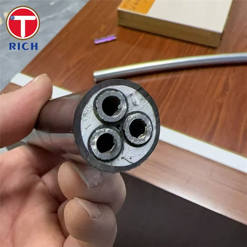 Tubo sin costuras de acero inoxidable de núcleo múltiple con recubrimiento de plástico para la construcción naval en los grados 304L/316L/Duplex 2205 y técnicas de estiramiento en frío/rollado en caliente