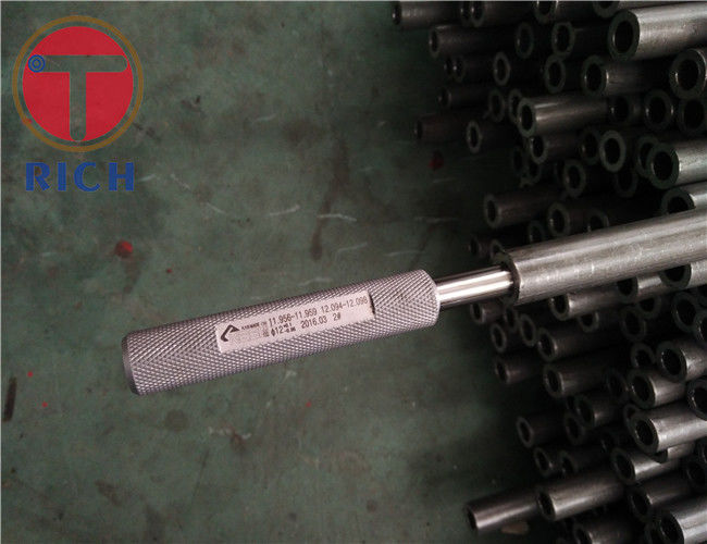 Superficie brillante del recocido del tubo de acero inconsútil de la precisión del carbono para el amortiguador de choque de la motocicleta