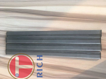 Un buen precio. El refrigerador soldó con autógena la tubería de acero oval plana SAE J526 10# Wallthickness fino 0.55m m en línea